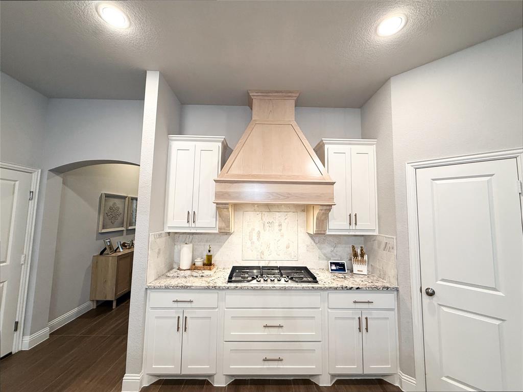 1525 Jocelyn Drive Property Photo 11