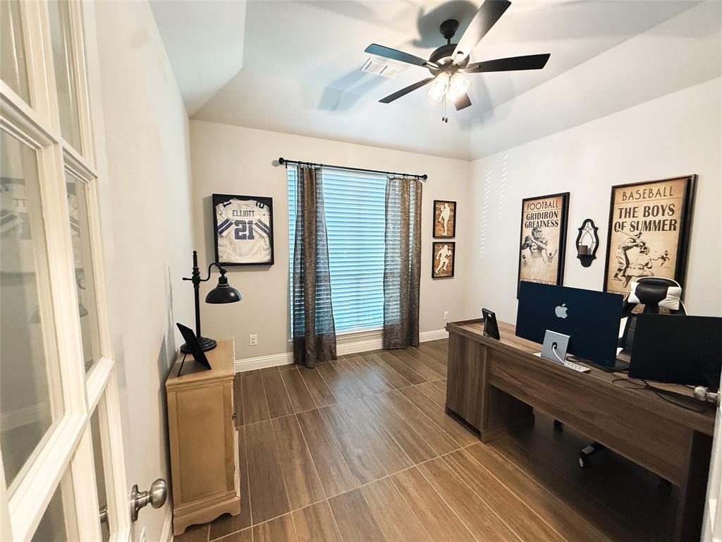 1525 Jocelyn Drive Property Photo 15