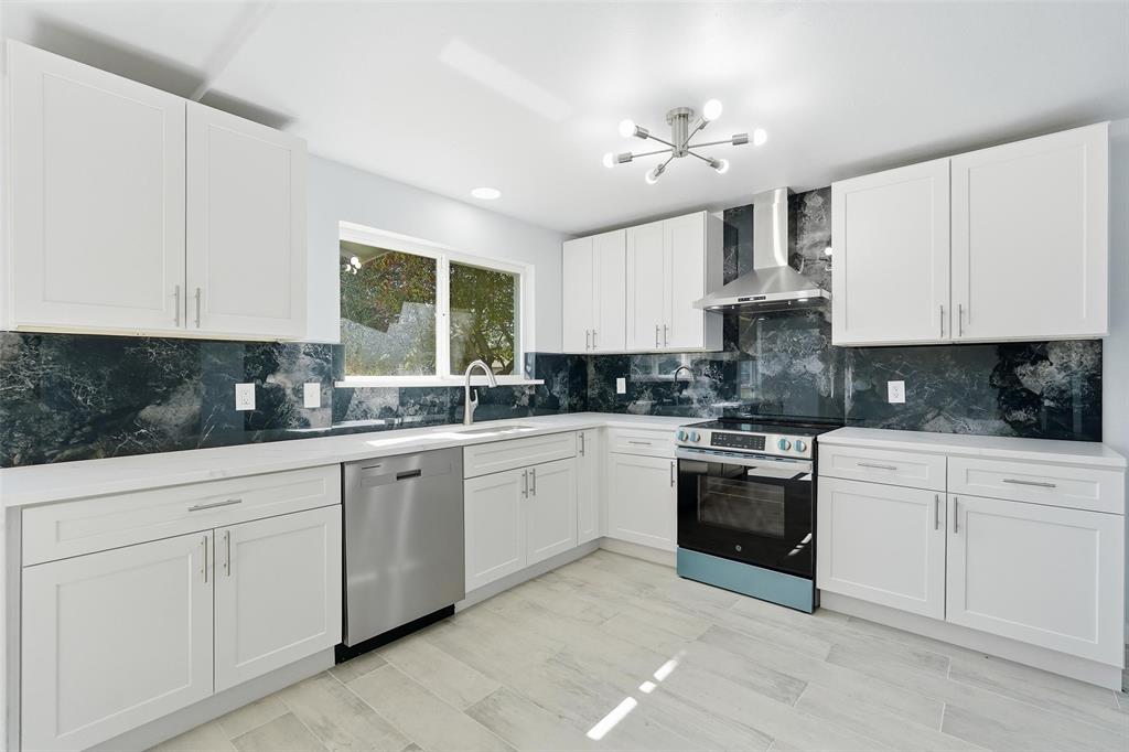 1813 Crockett Street Property Photo 2