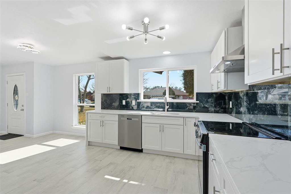 1813 Crockett Street Property Photo 6