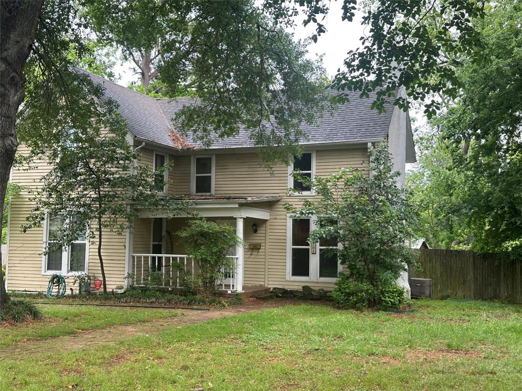 504 1st Street Property Photo 1