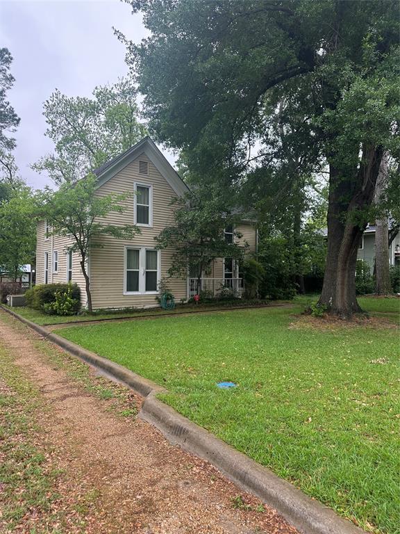 504 1st Street Property Photo 2