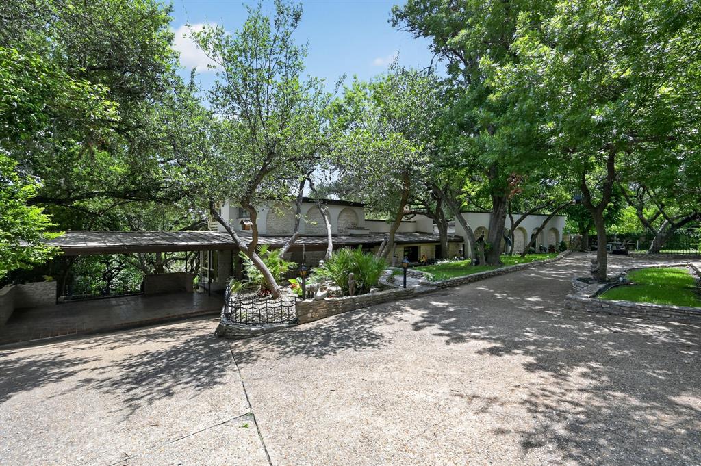 7044 Comanche Trail Property Photo 1