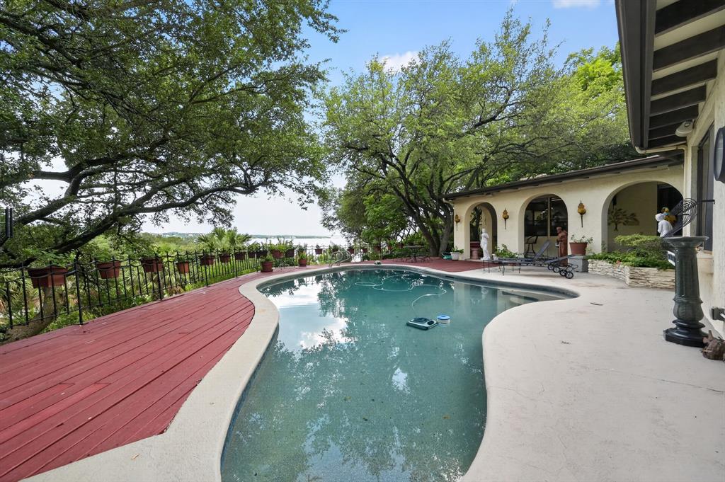 7044 Comanche Trail Property Photo 3