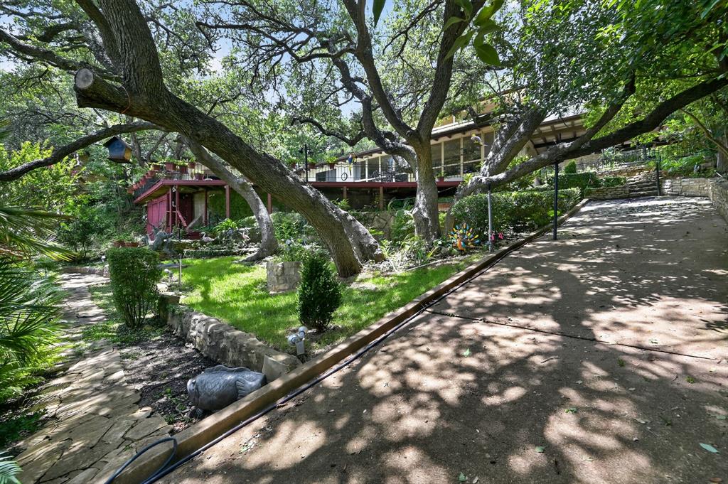7044 Comanche Trail Property Photo 4