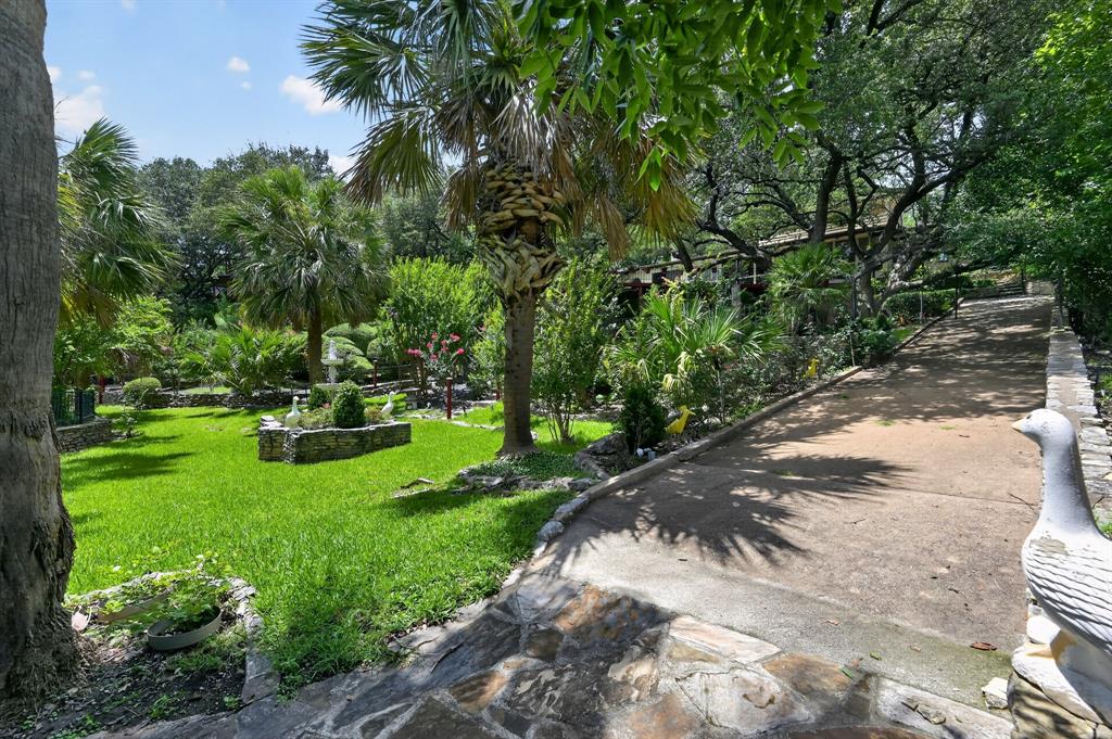 7044 Comanche Trail Property Photo 7