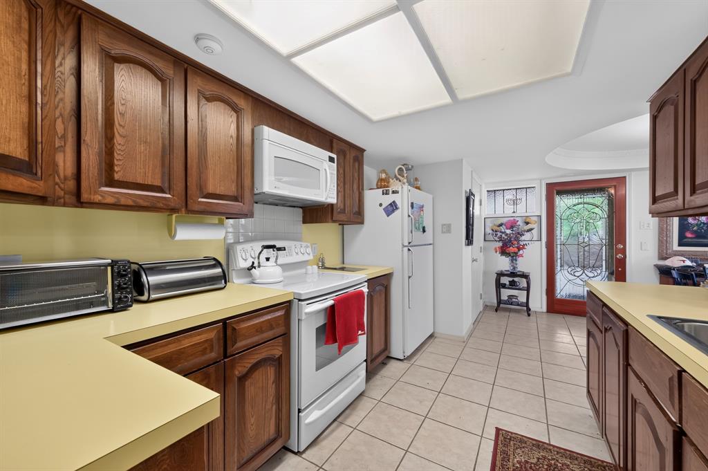 7044 Comanche Trail Property Photo 12