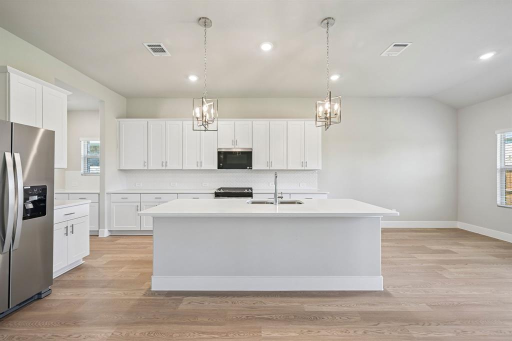 4012 Benbrook Drive Property Photo 3