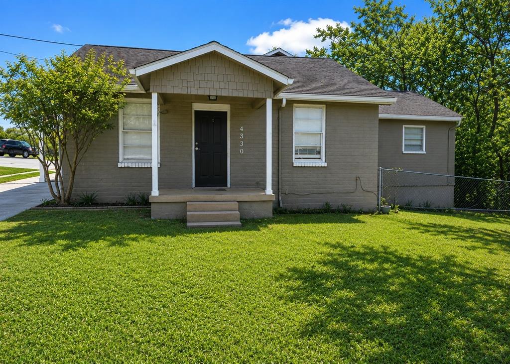 4530 White Oak Lane Property Photo 1