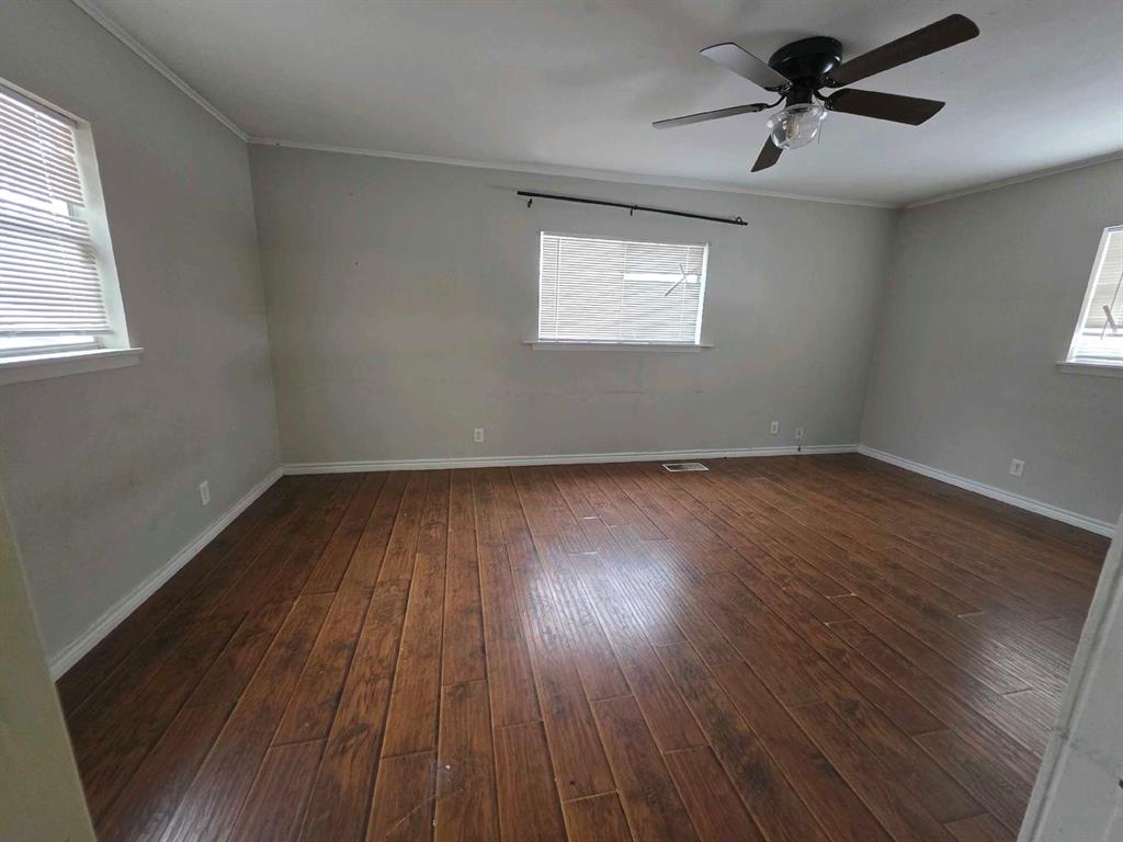 4530 White Oak Lane Property Photo 3