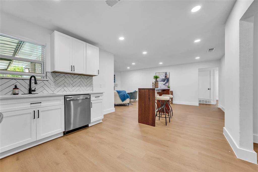 6437 Carousel Drive Property Photo 12