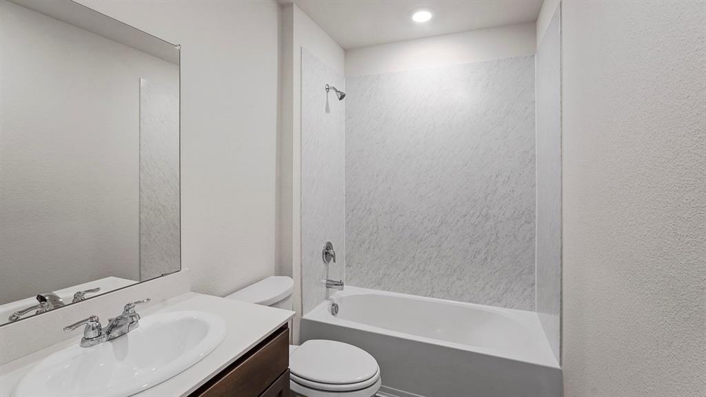 5016 Shumard Drive Property Photo 3