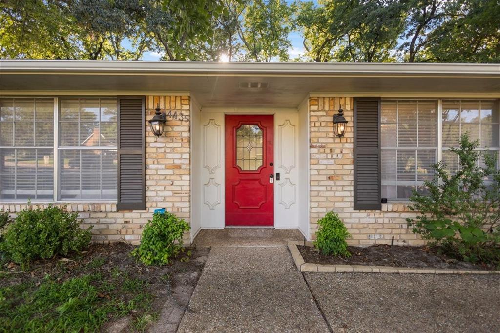 4435 Dundee Drive Property Photo 3
