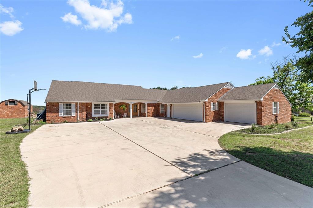 19 Spring Hollow Property Photo 5