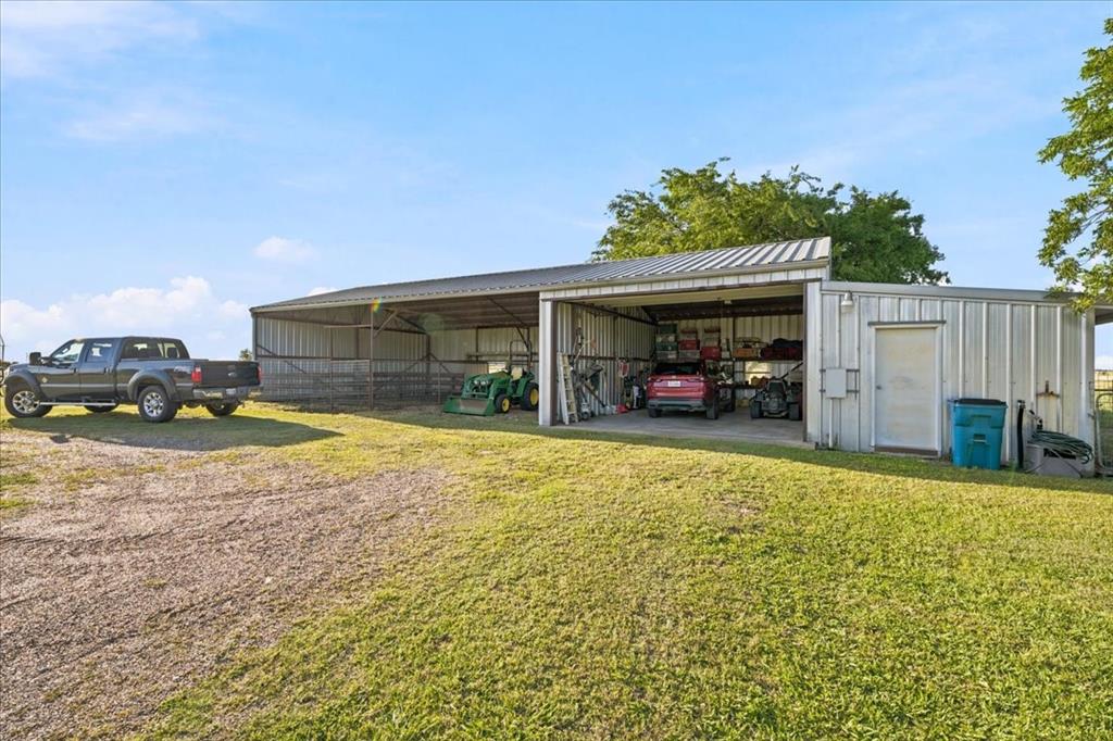2951 Fm 936 Property Photo 4