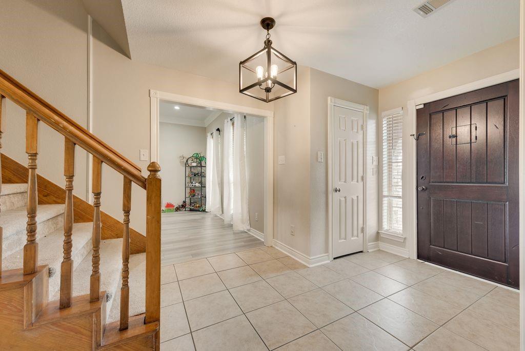 912 Summer Hill Lane Property Photo 7