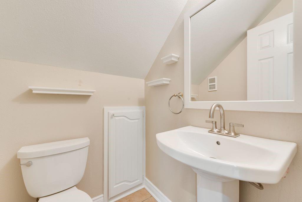 912 Summer Hill Lane Property Photo 18