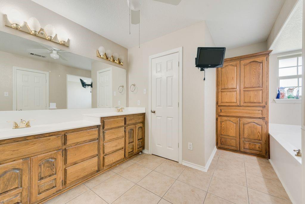 912 Summer Hill Lane Property Photo 20