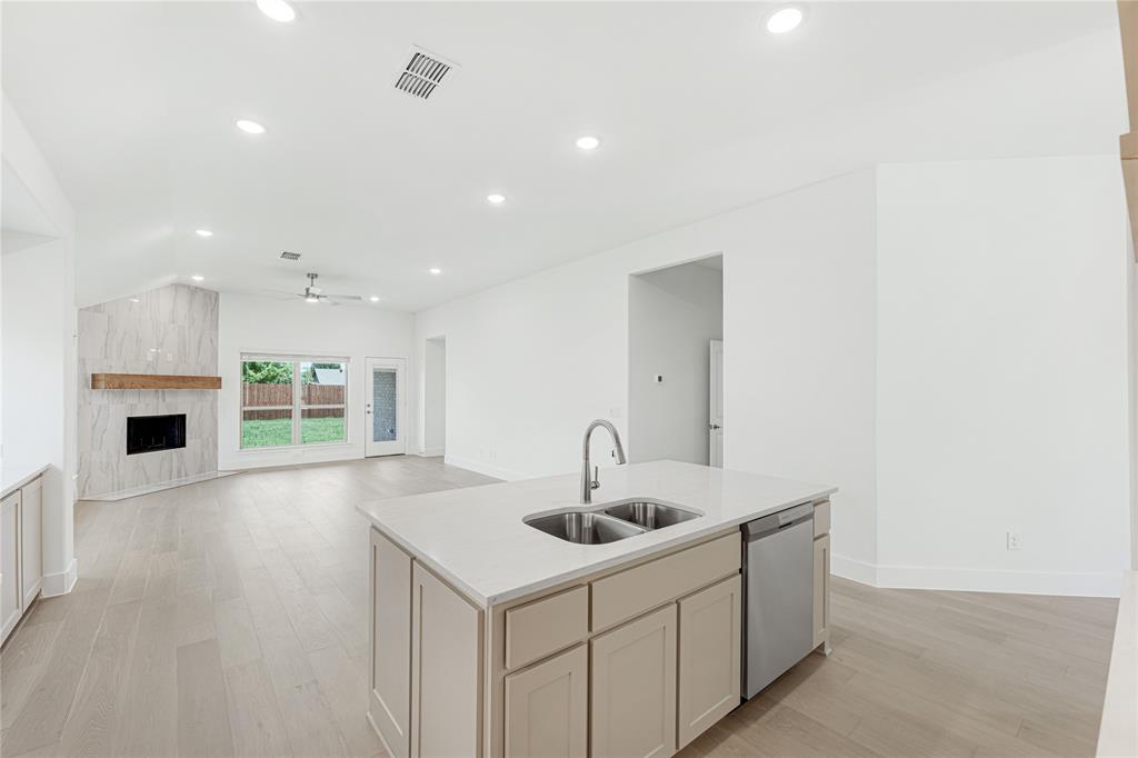 569 Red Maple Road Property Photo 10