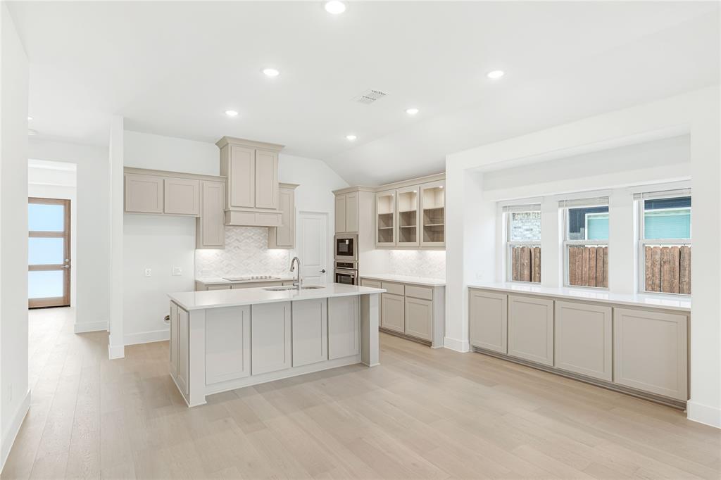 569 Red Maple Road Property Photo 13