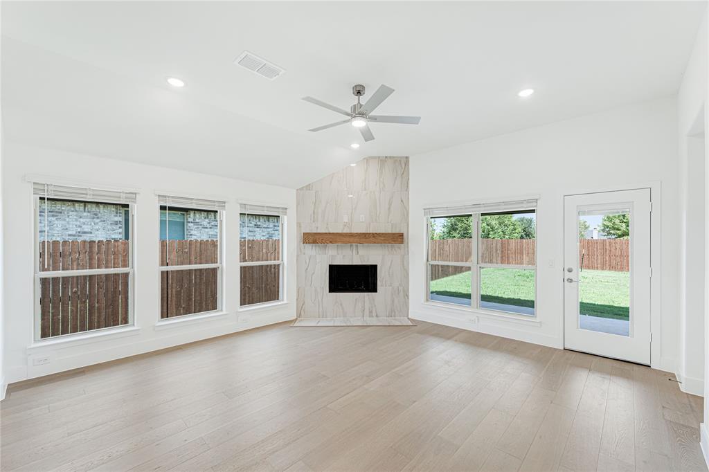 569 Red Maple Road Property Photo 14