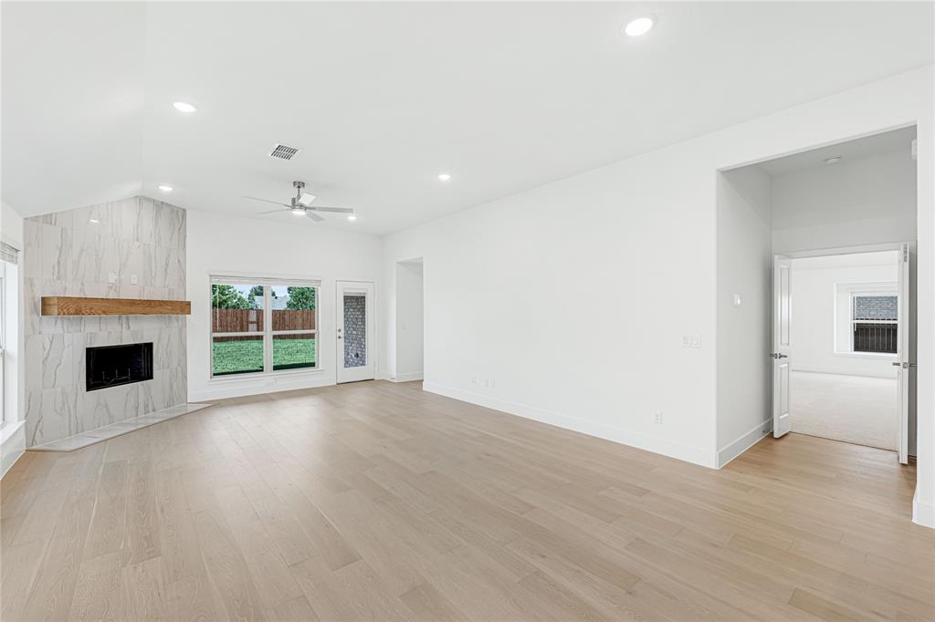 569 Red Maple Road Property Photo 16