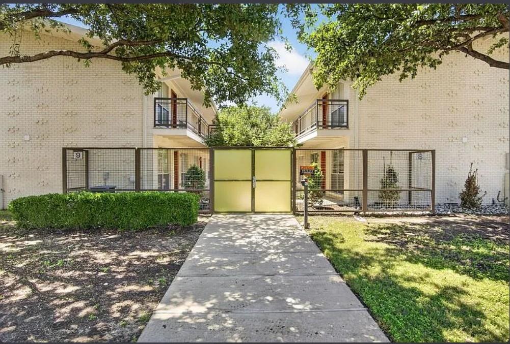 4616 W Lovers Lane 205 Property Photo 1