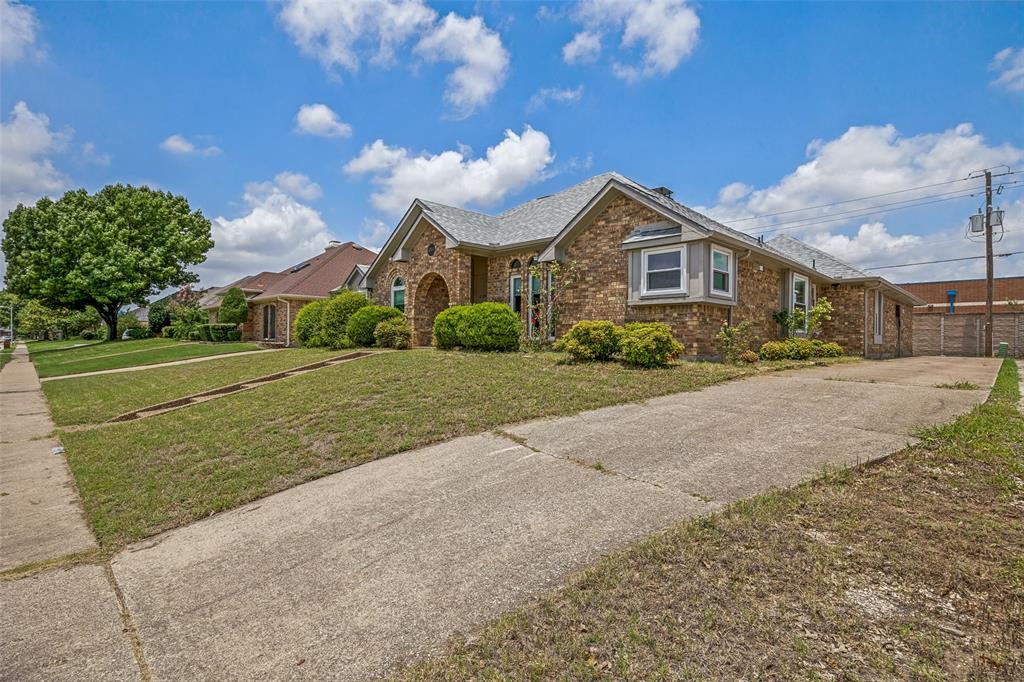 1209 Sandy Creek Drive Property Photo 2