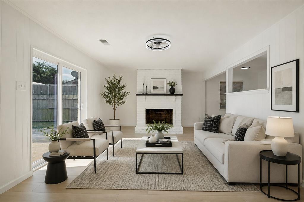 101 S Lois Lane Property Photo 1