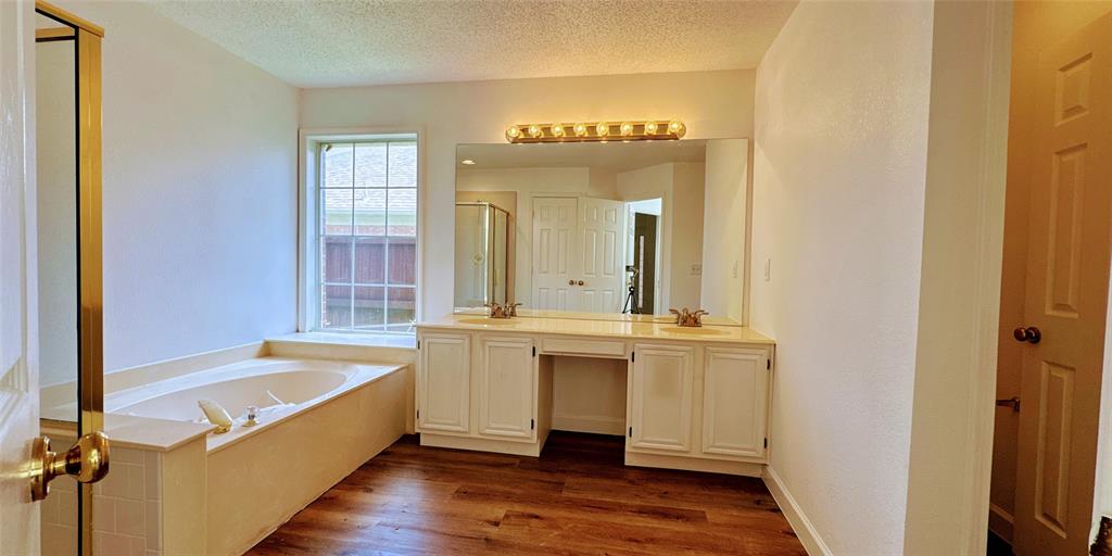 7208 Chateau Drive Property Photo 10