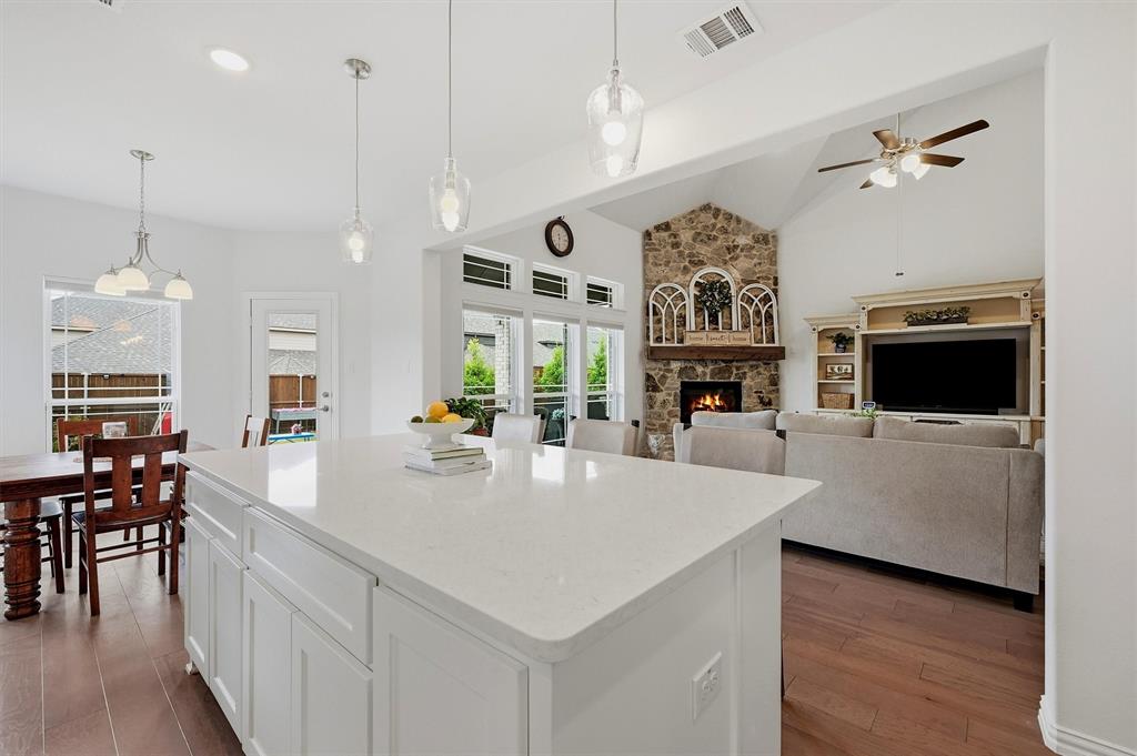 809 Violet Way Property Photo 12