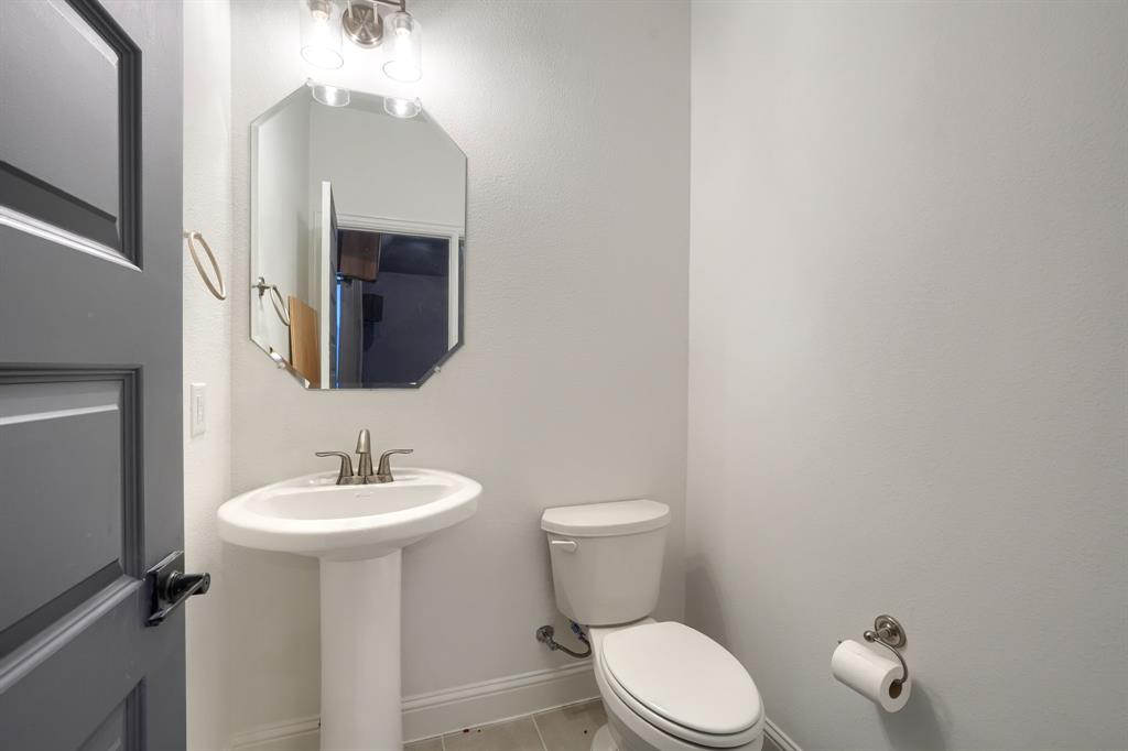 2532 Blackpool Court Property Photo 27