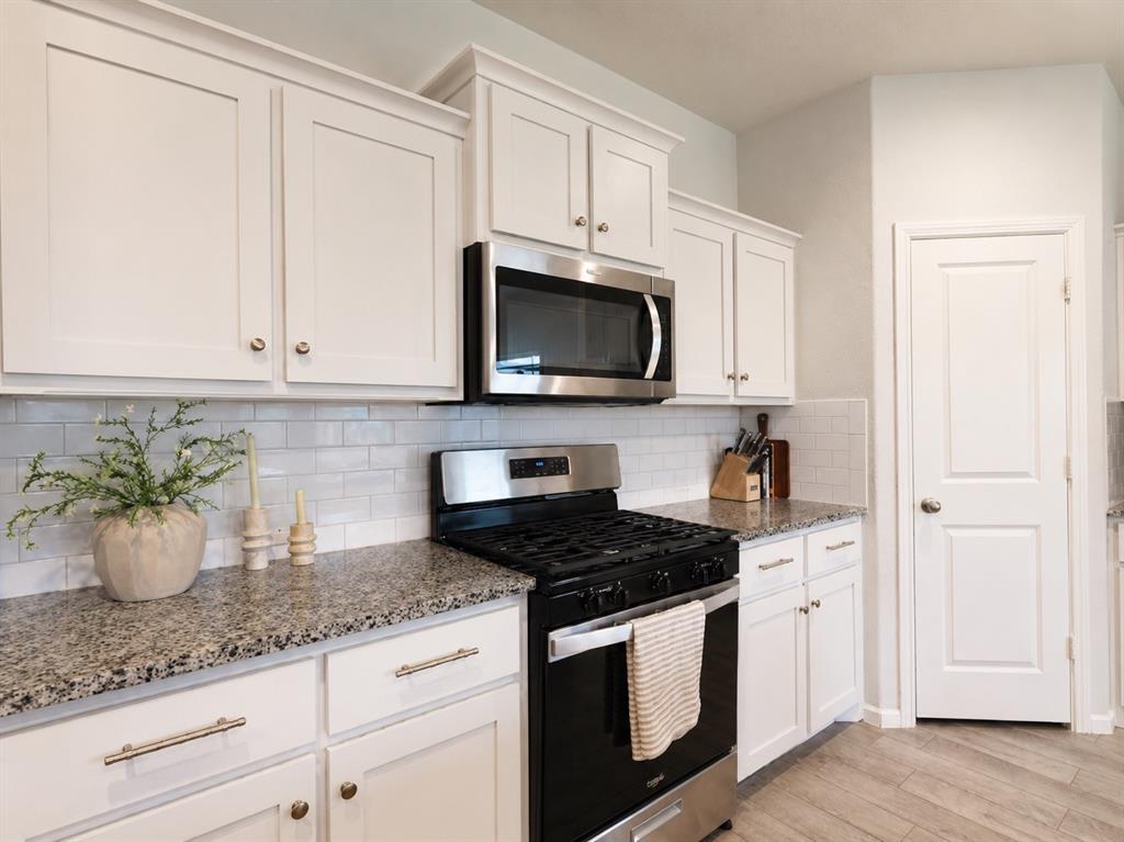 8605 Mirror Lake Drive Property Photo 7
