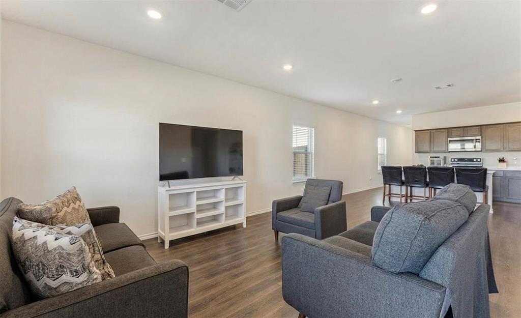 3221 Watterson Way Property Photo 6