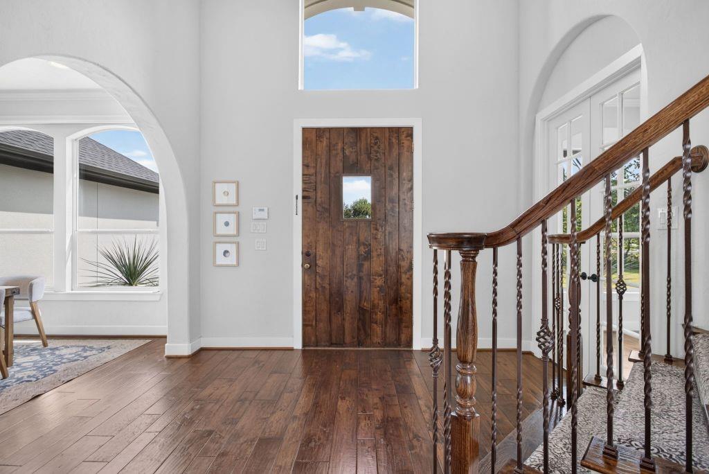 137 Crest Canyon Drive Property Photo 4
