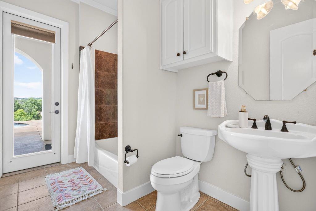 137 Crest Canyon Drive Property Photo 18