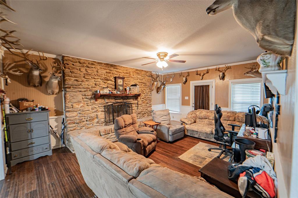 1211 W Hullum Street Property Photo 4