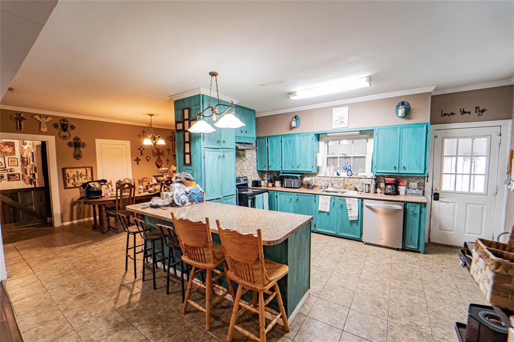 1211 W Hullum Street Property Photo 6