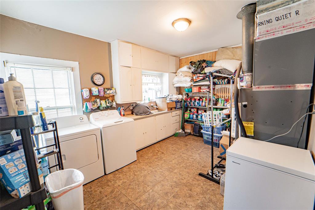 1211 W Hullum Street Property Photo 16