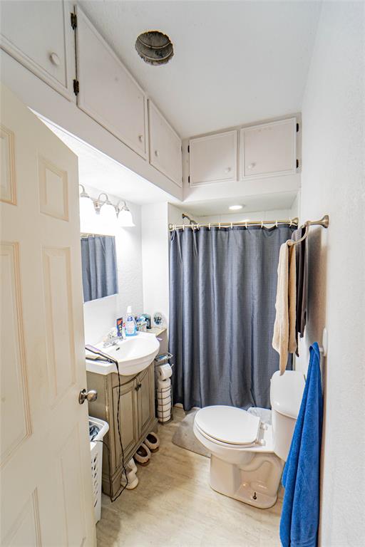 1211 W Hullum Street Property Photo 17