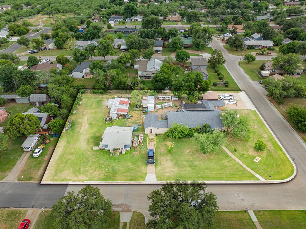 1211 W Hullum Street Property Photo 30