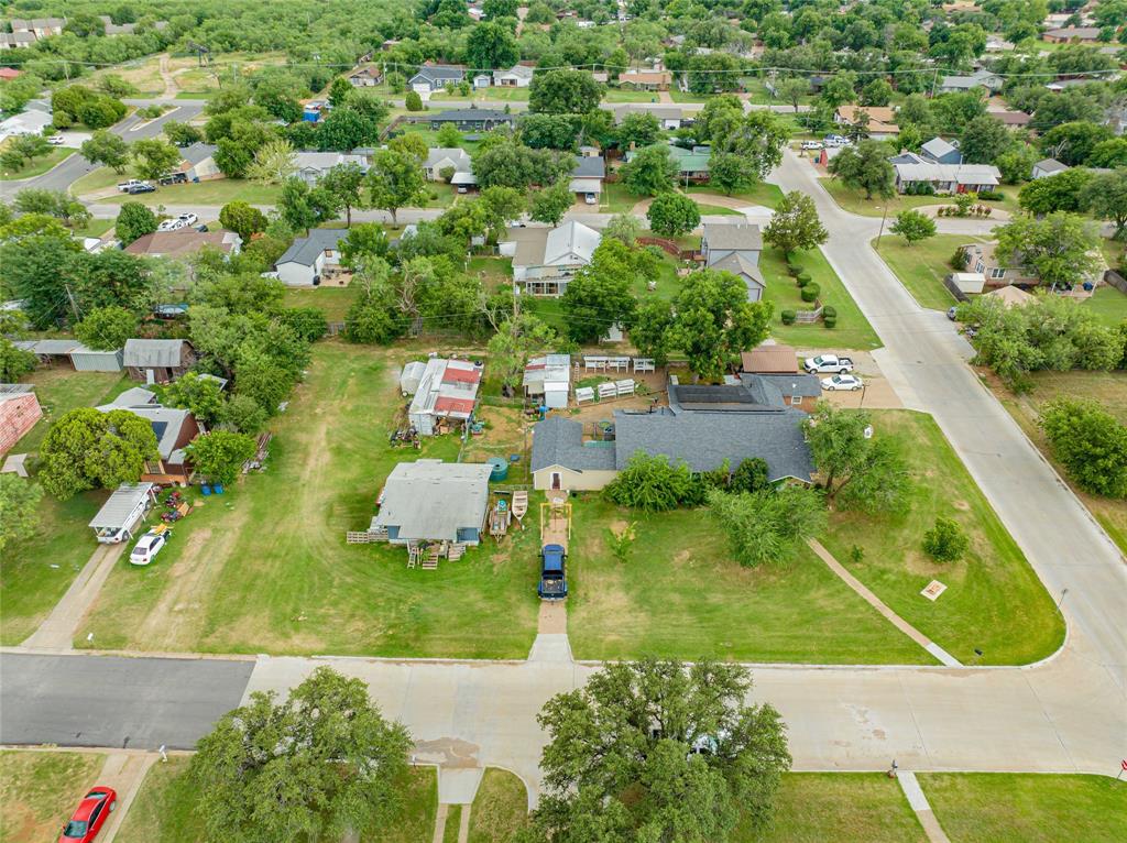 1211 W Hullum Street Property Photo 31