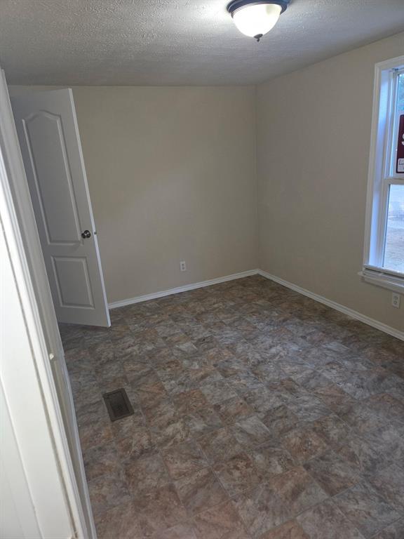 29 Thousands Oaks Drive Property Photo 3