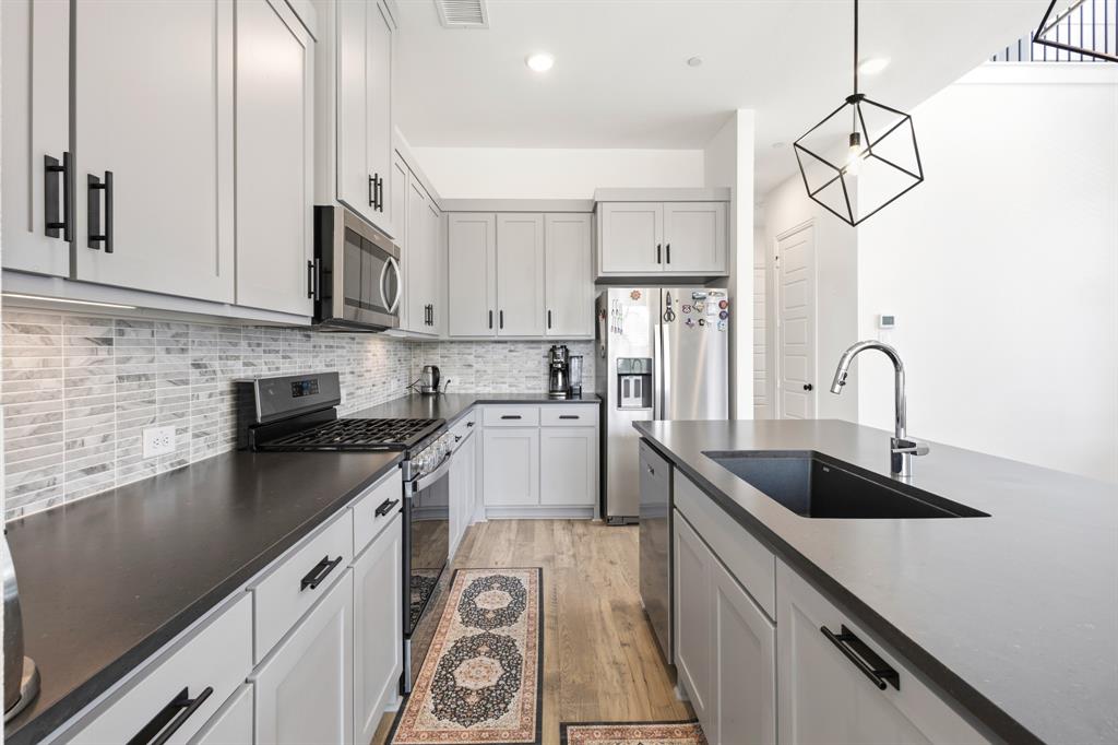 2532 Campden Mews Property Photo 6