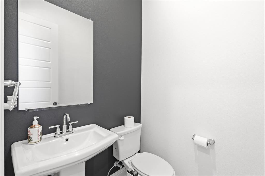 2532 Campden Mews Property Photo 9