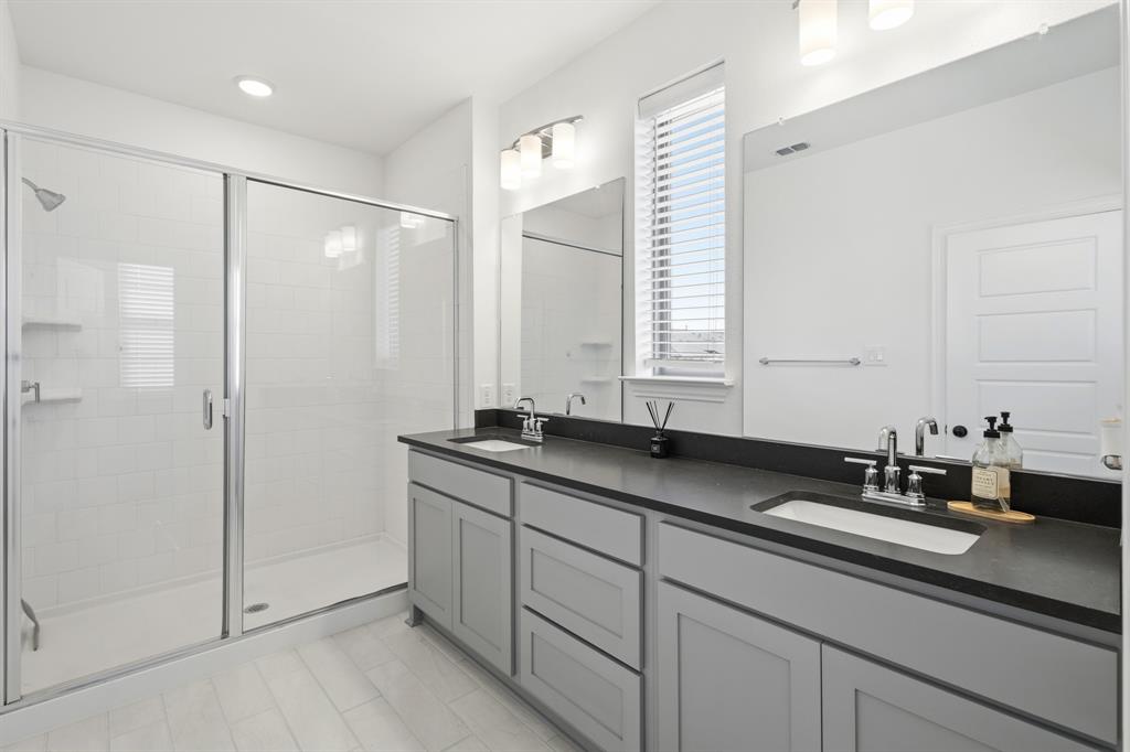 2532 Campden Mews Property Photo 15