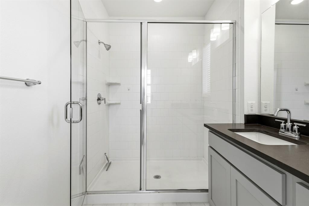2532 Campden Mews Property Photo 16