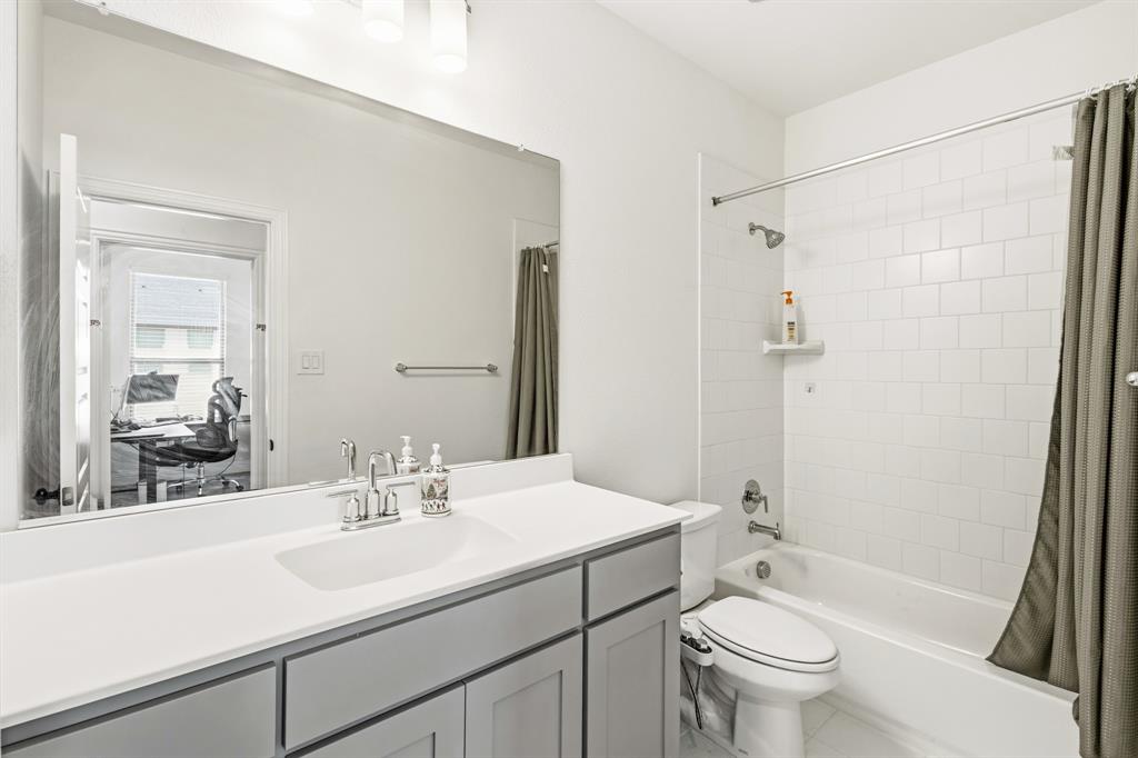 2532 Campden Mews Property Photo 21