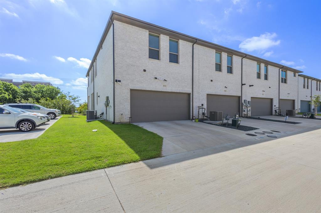 2532 Campden Mews Property Photo 24