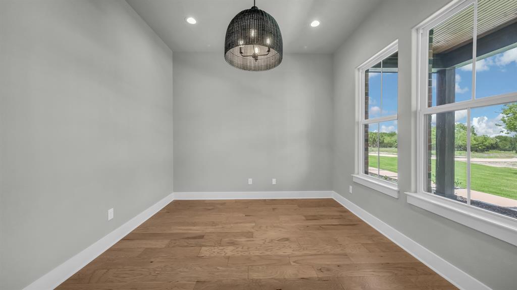 548 Aermotor Loop Property Photo 6
